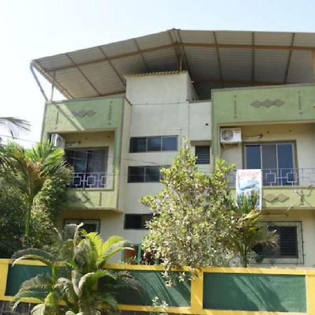 Gulmohar Cottages - Home Stay In Alībāg Ngoại thất bức ảnh