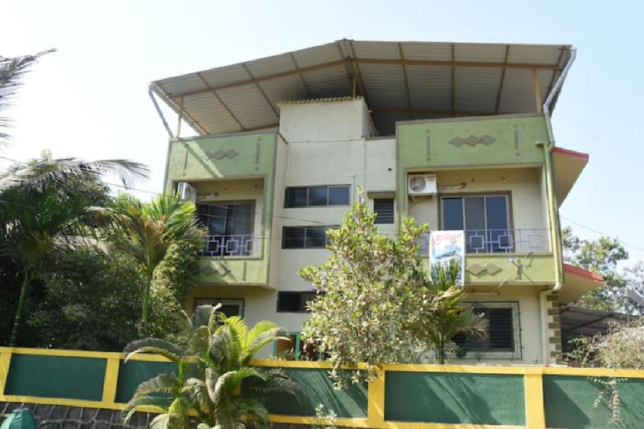 Gulmohar Cottages - Home Stay In Alībāg Ngoại thất bức ảnh