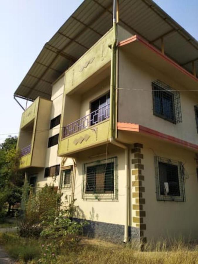 Gulmohar Cottages - Home Stay In Alībāg Ngoại thất bức ảnh