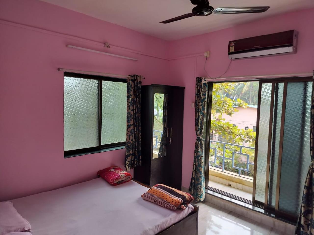 Gulmohar Cottages - Home Stay In Alībāg Ngoại thất bức ảnh